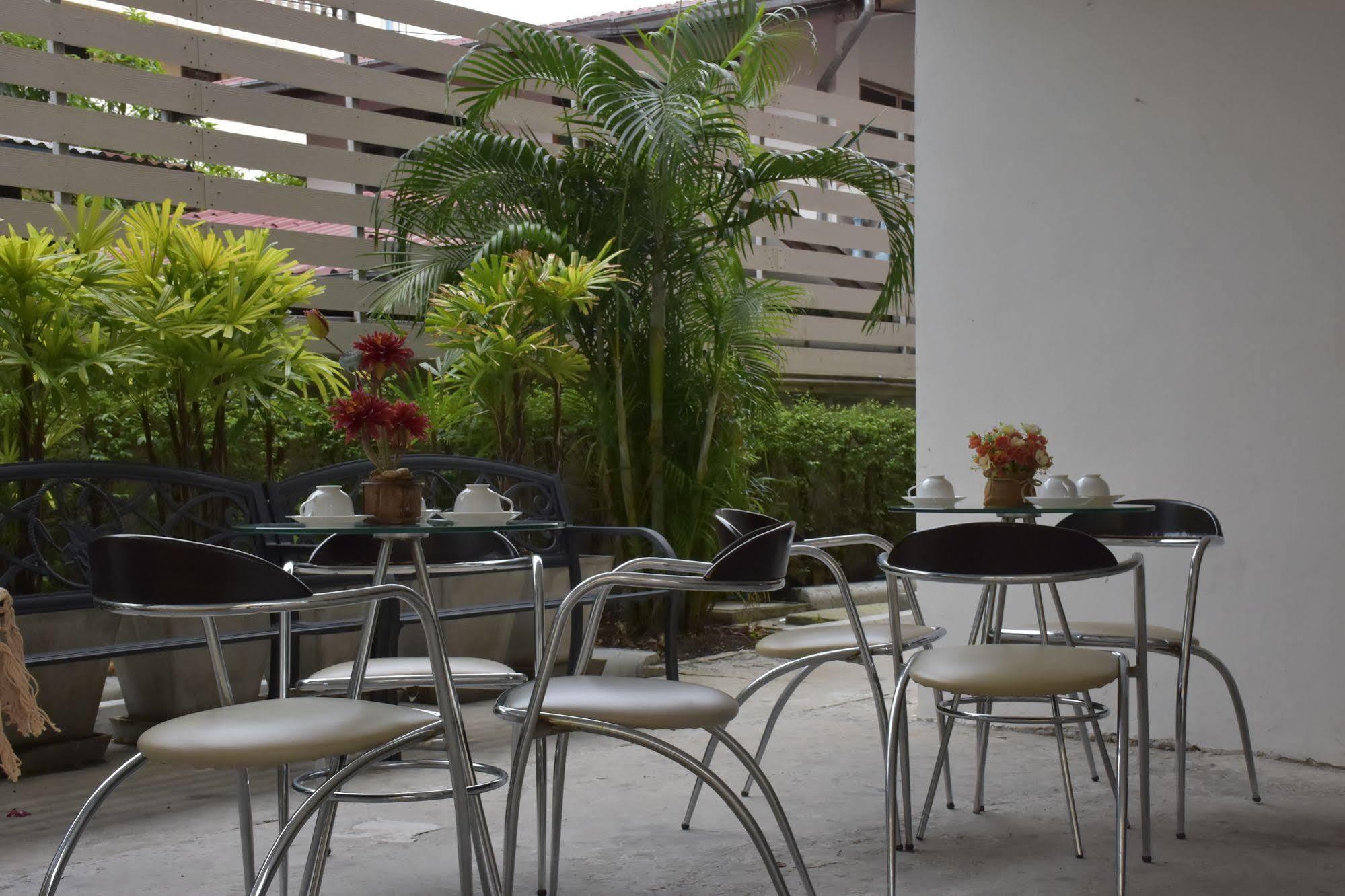 Nrv Place Apart Hotel Bangkok Exteriör bild